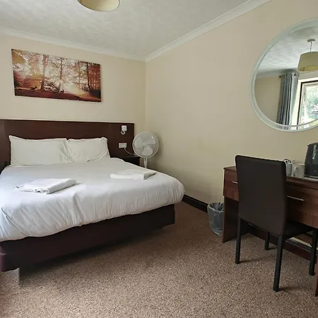 Little Foxes Hotel & Gatwick Airport Parking-3