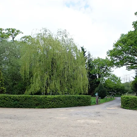 Little Foxes Hotel & Gatwick Airport Parking-2